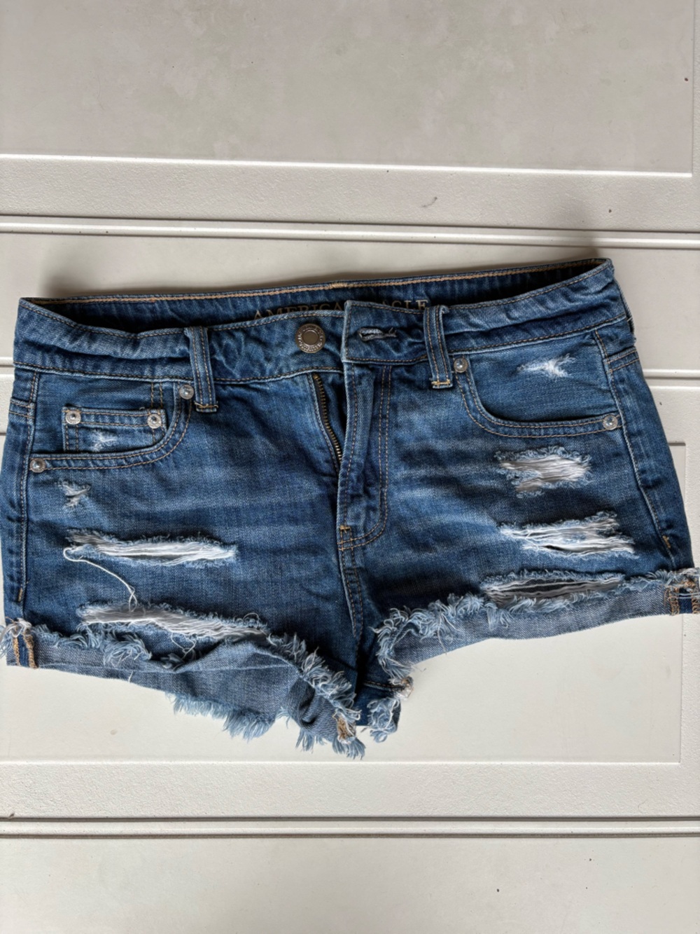 American Eagle Women’s Tomgirl Shortie Denim Jean Shorts Distressed Size 4